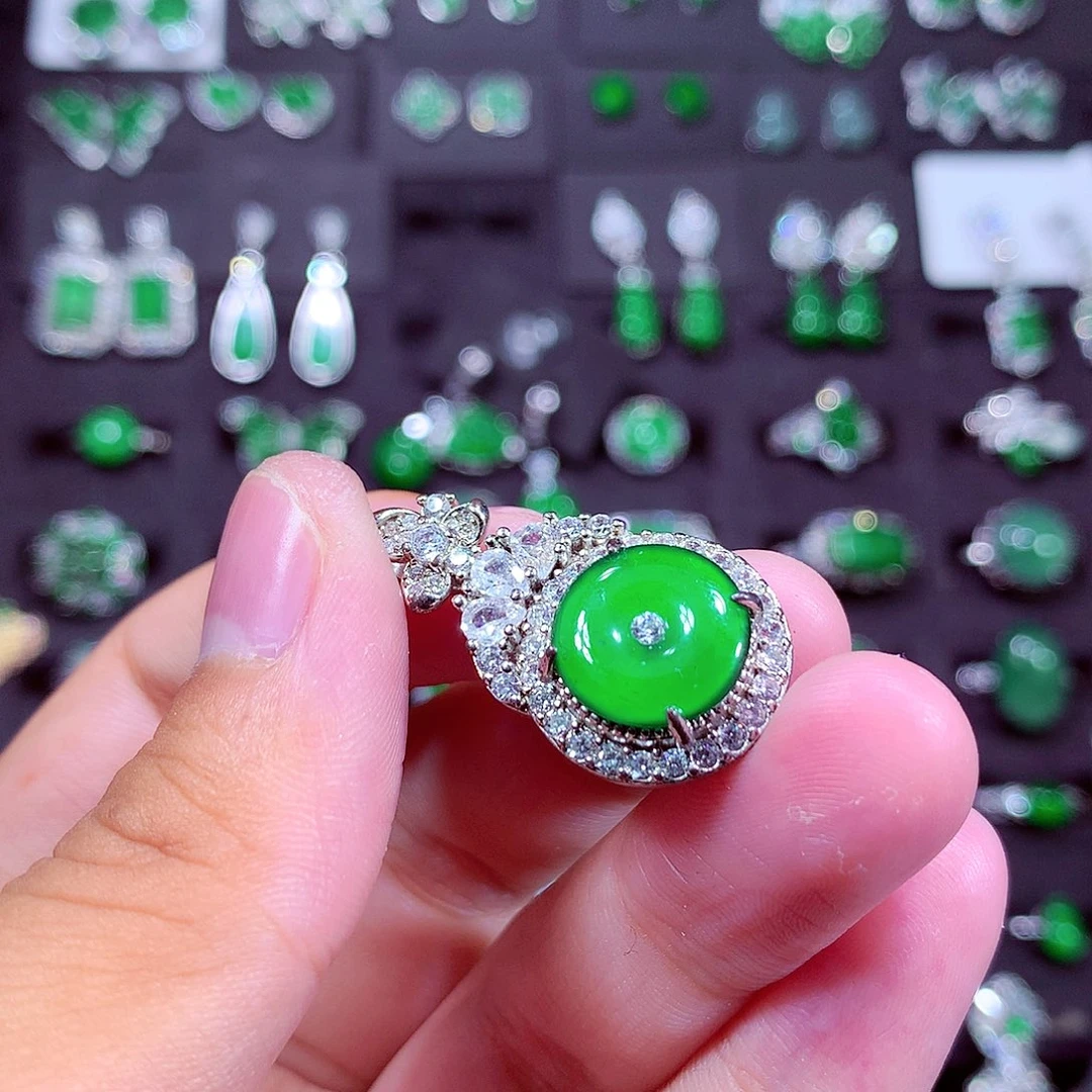 颈饰未镶嵌翡翠天然