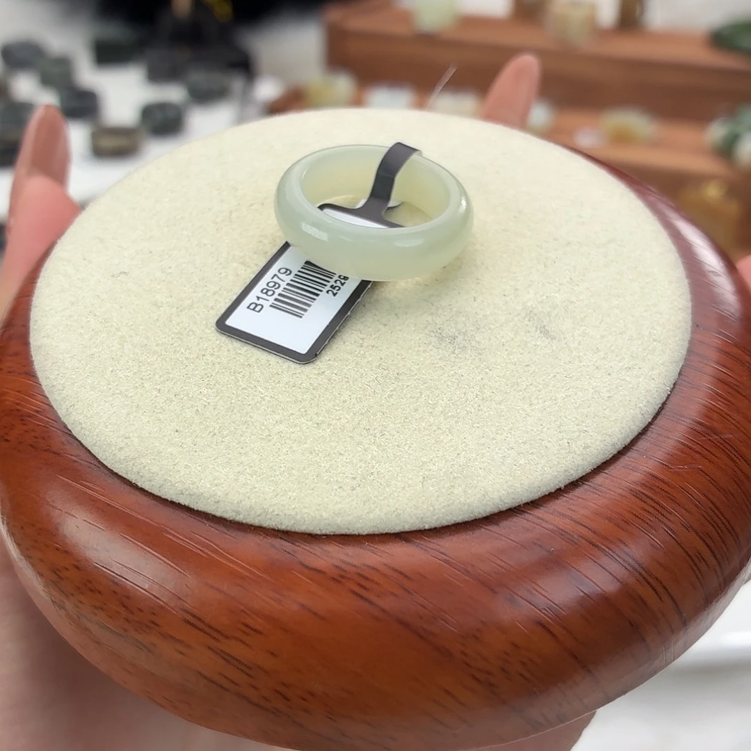 和田玉未镶嵌戒指晴水泥鳅背17.17j123