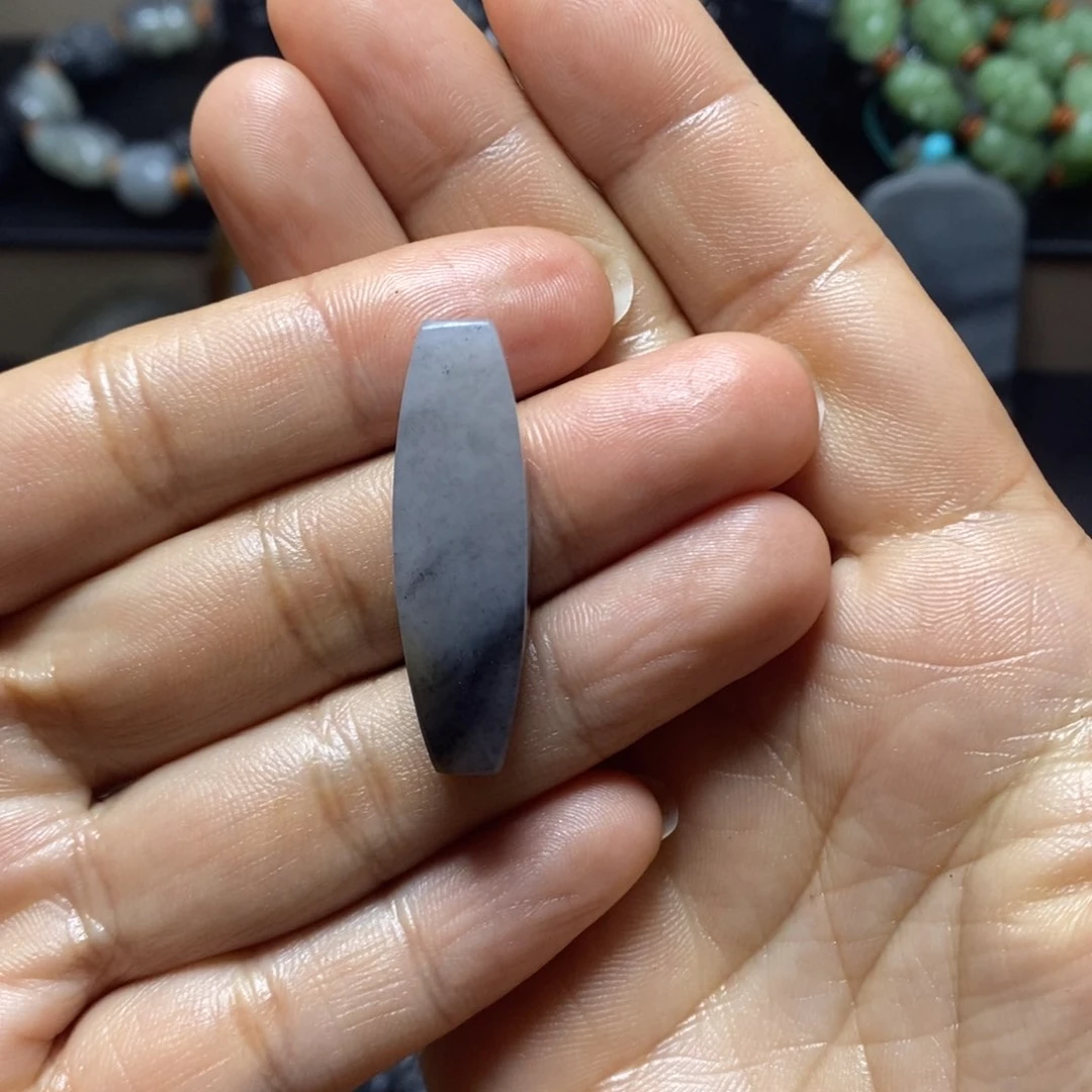 和田玉颈饰未镶嵌为****叔