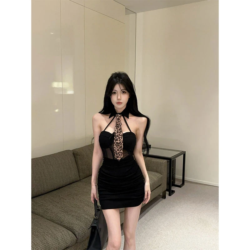 2025秋季新款性感辣妹低胸露肩修身短款包臀打底紧身连衣裙配领带