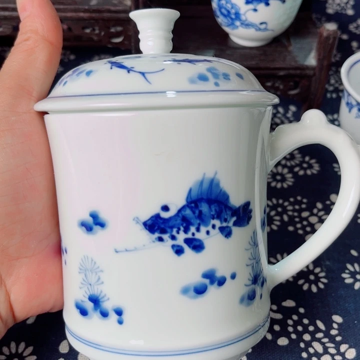 青花玲珑办公杯鱼藻纹