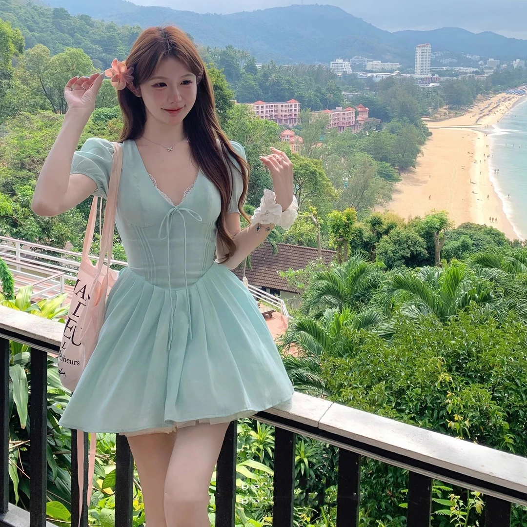 薄荷曼波 泡泡袖公主裙女2025年春季V领修身显瘦海边度假风短裙