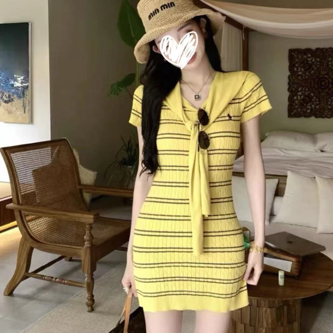 韩版小众设计感短袖针织连衣裙2025夏季新款修身显瘦包臀裙带披肩