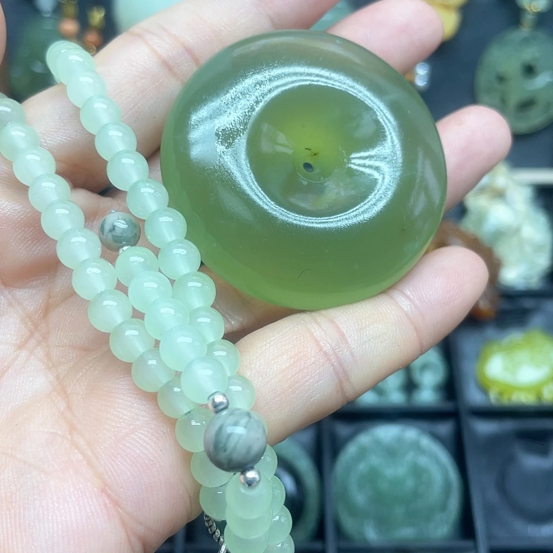 未镶嵌蛇纹石玉颈饰