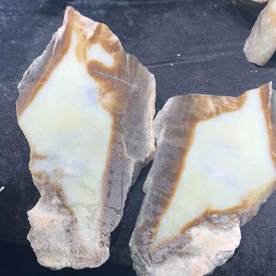 新疆糖料玉质奇石山料