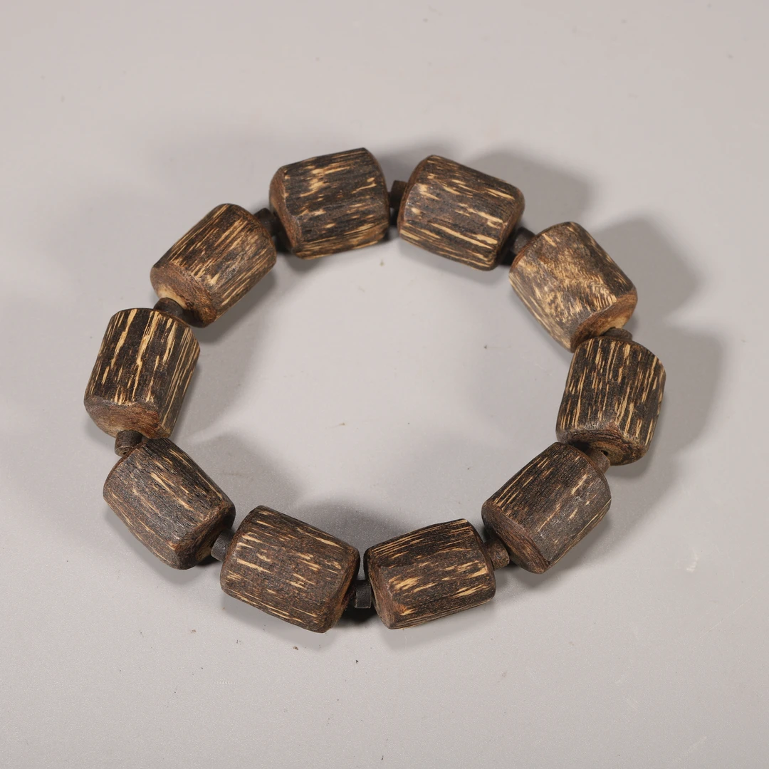 Lot01清代 沉香木手串摆件