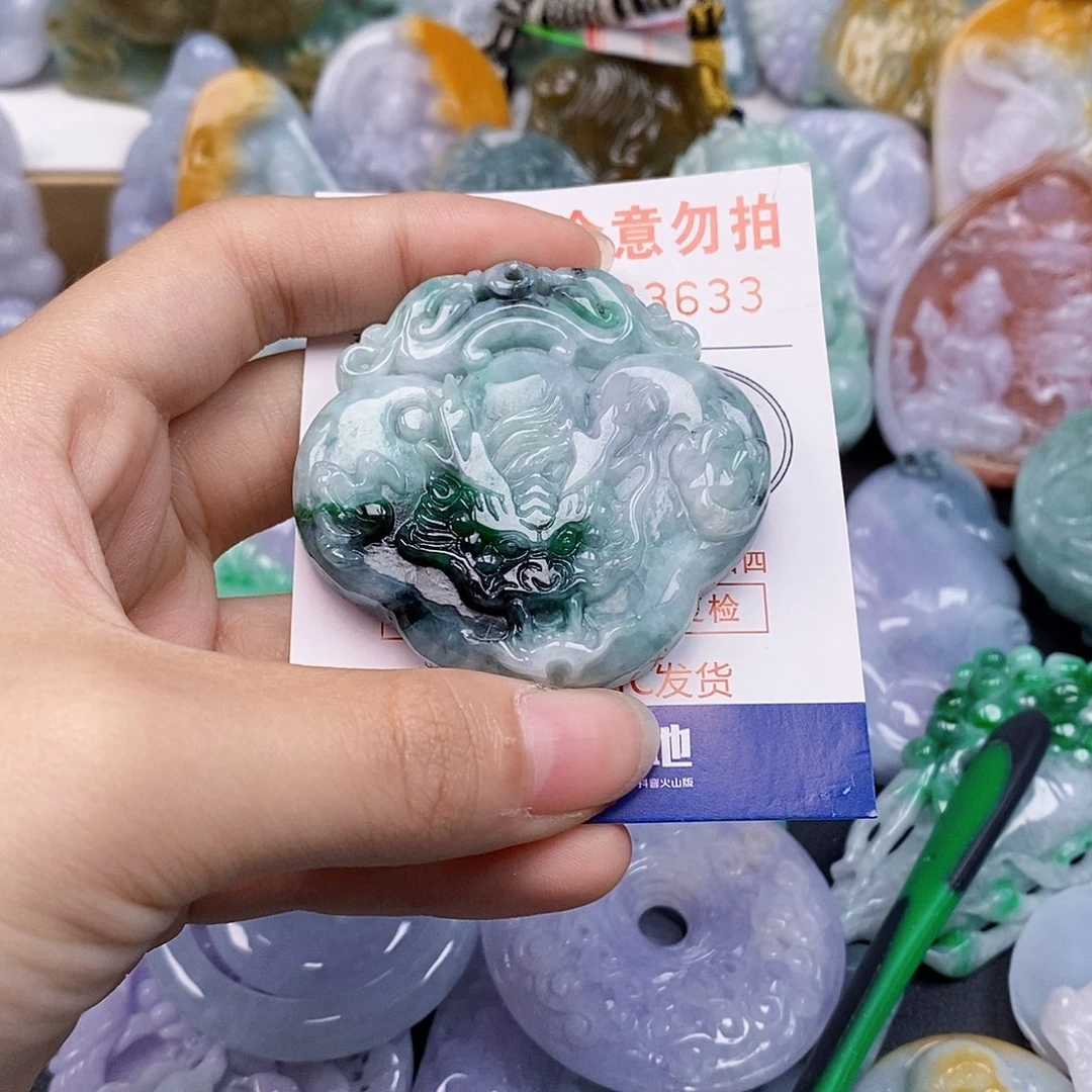 吊坠(不含链)未镶嵌翡翠