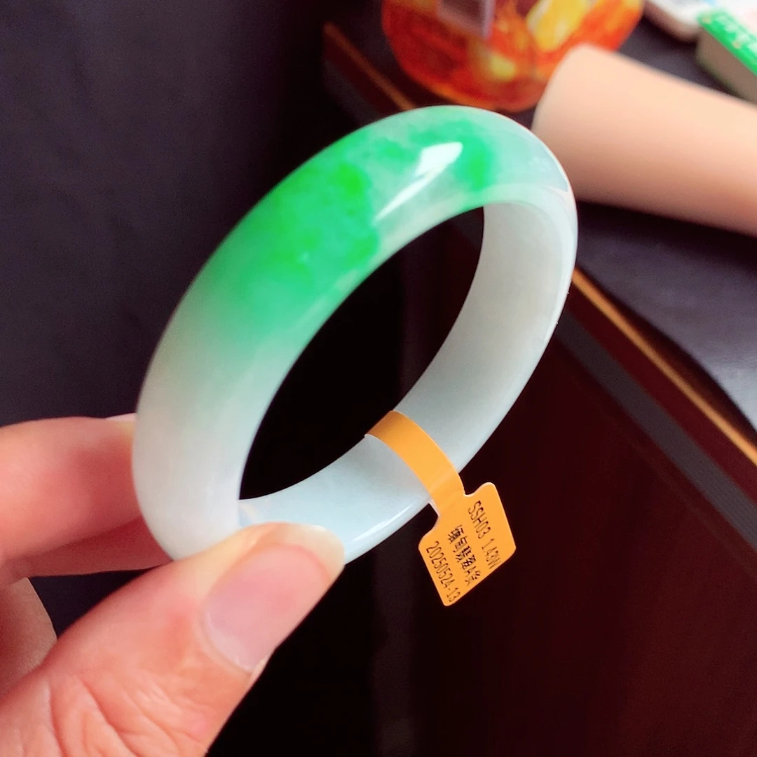 翡翠手镯未镶嵌缅甸翡翠