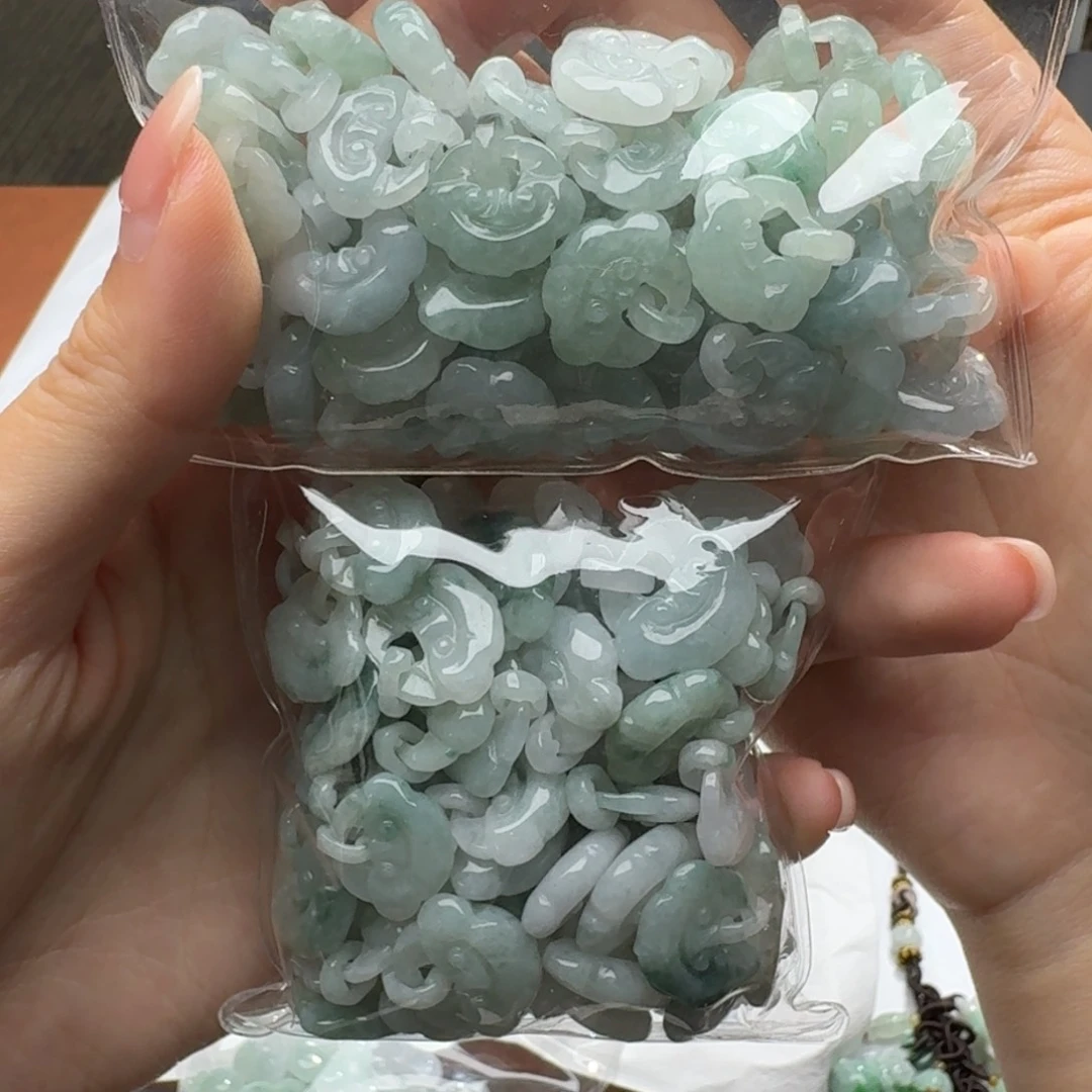 未镶嵌挂件翡翠福利1个，不包邮，拍一单邮费发货