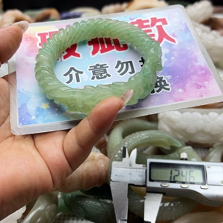 未镶嵌手镯石英岩玉