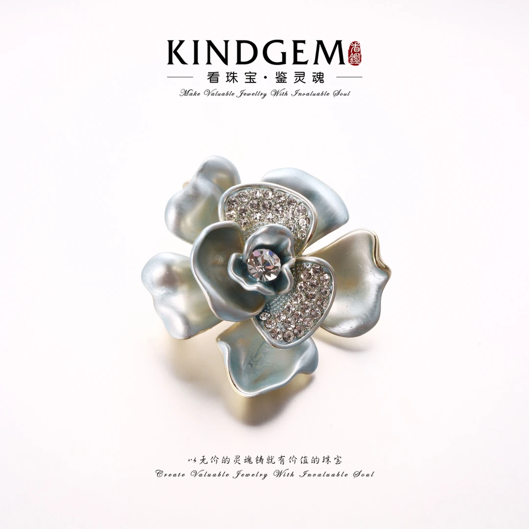 铜合金锆石胸针 轻奢银色花花优雅镶嵌精致百搭胸针 C-30361