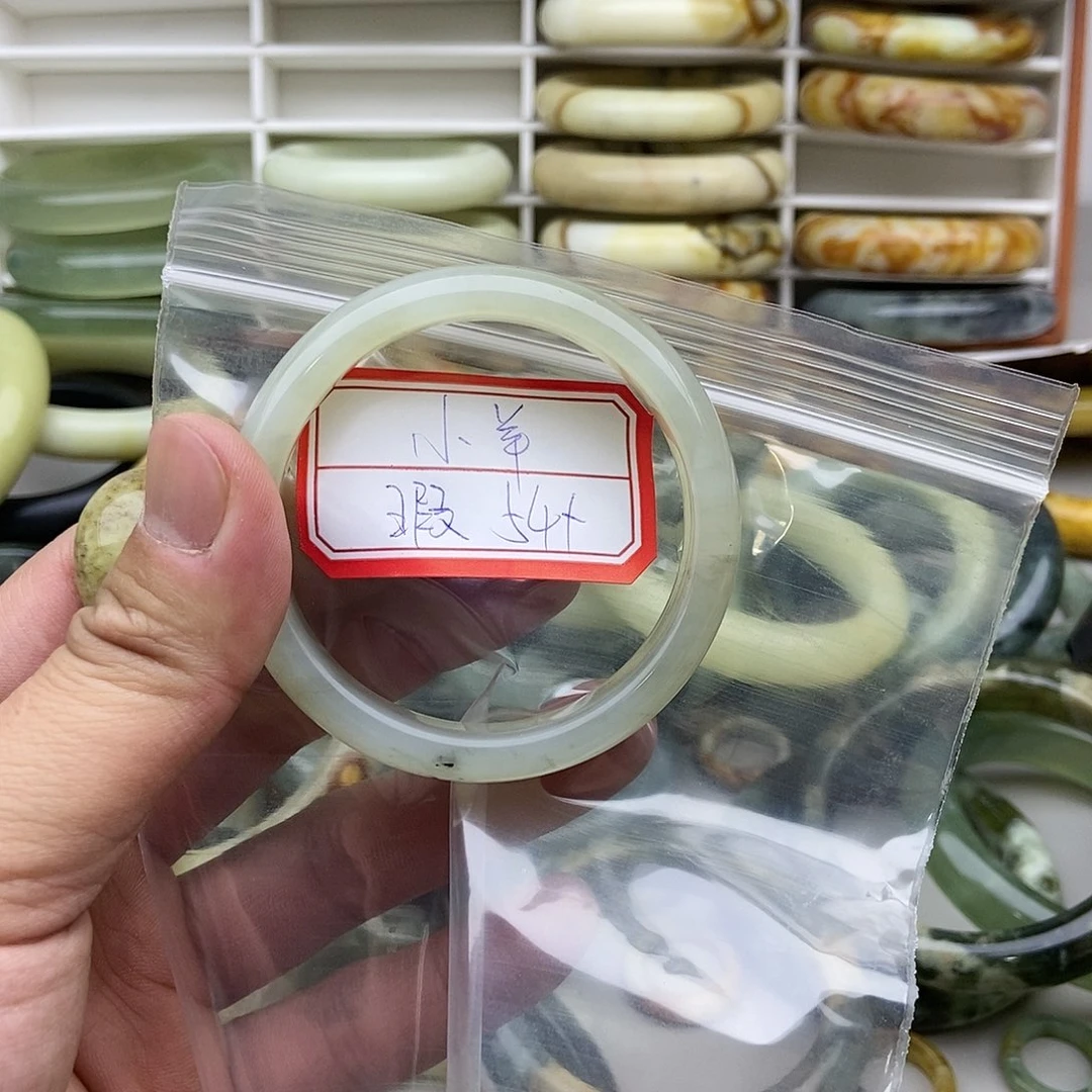 蛇纹石玉手镯未镶嵌小**恩