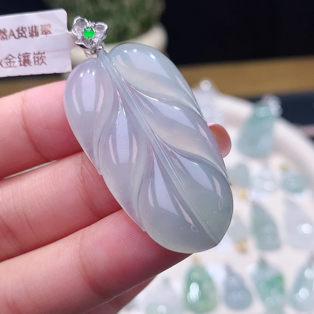 颈饰18K金镶嵌翡翠叶子