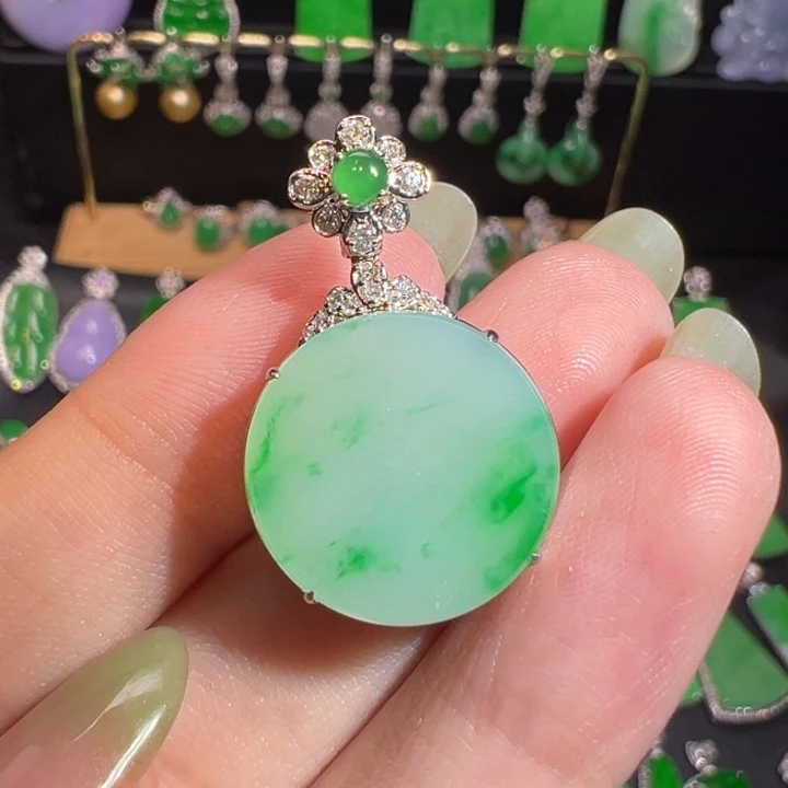 翡翠挂件18K金镶嵌