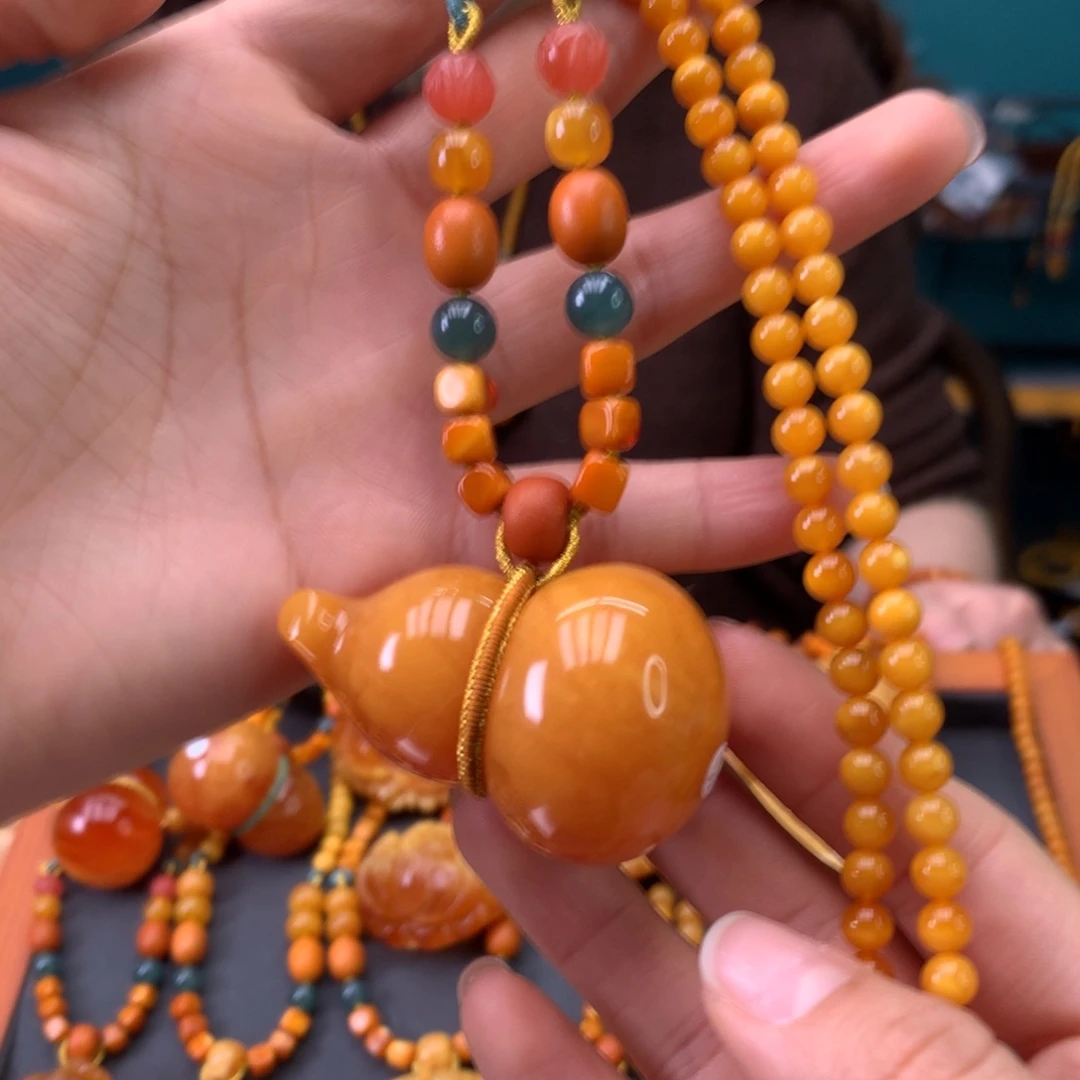 蜜蜡未镶嵌颈饰葫芦