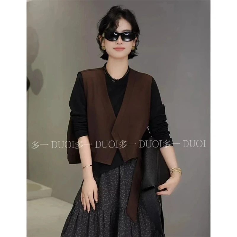 多一“西装马甲”2025秋季时尚不规则飘带坎肩一粒扣无袖外搭马甲