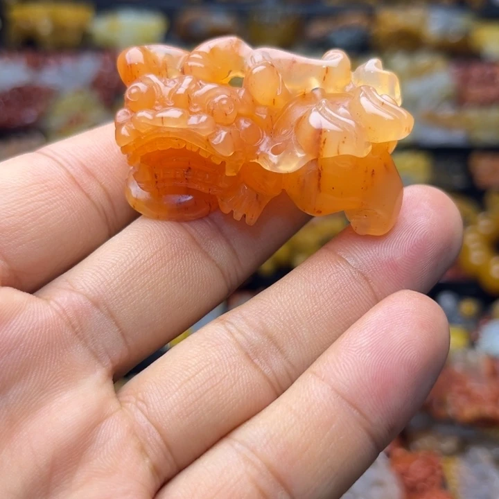 未镶嵌石英质玉（黄龙玉）颈饰