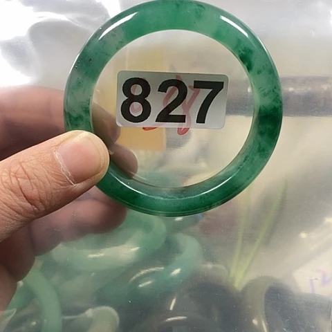 石英质玉手镯未镶嵌?****