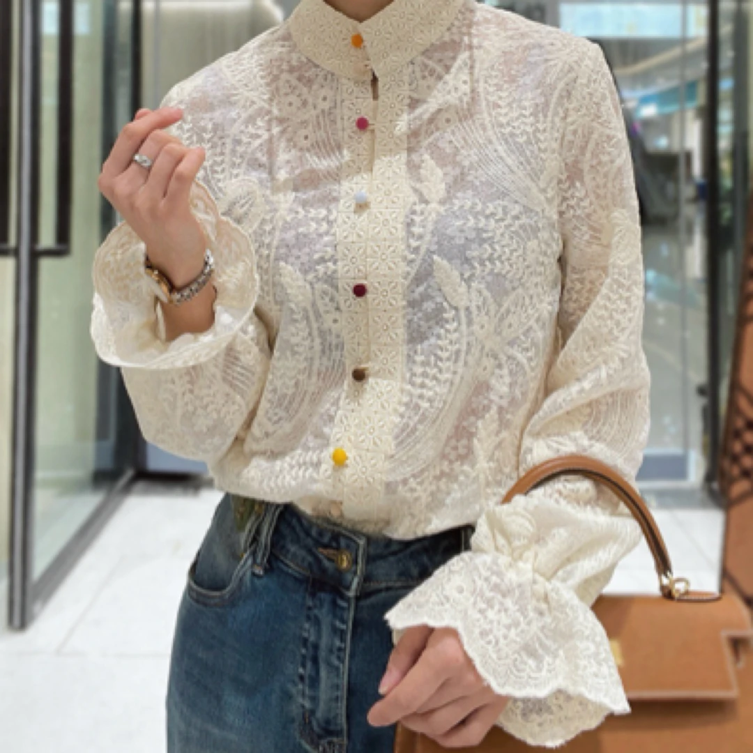 春季蕾丝彩扣花边上衣
