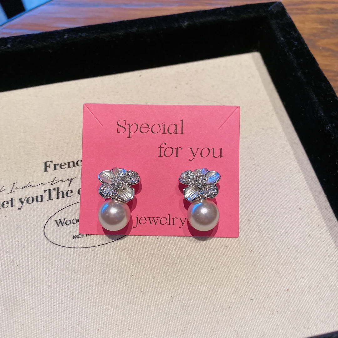 铜合金锆石耳饰 曼塔玫瑰浅粉珍珠花朵耳环轻奢精致小众设计耳钉