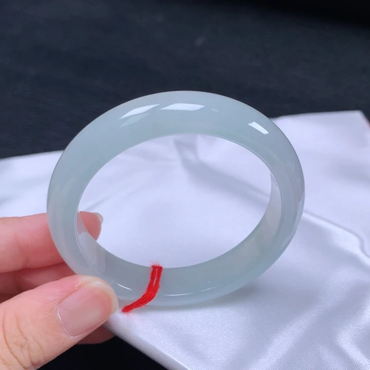 翡翠未镶嵌手镯