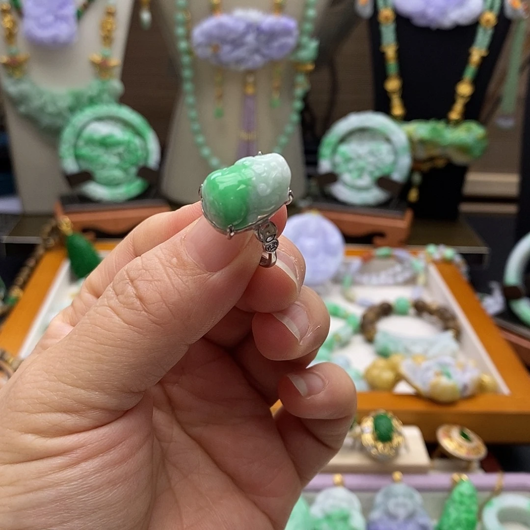 翡翠未镶嵌戒指戒指