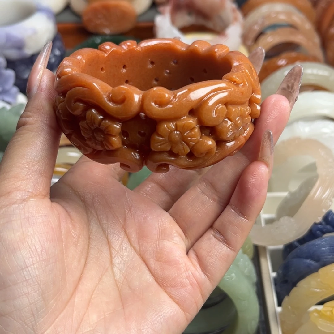 石英质玉未镶嵌雕花手镯