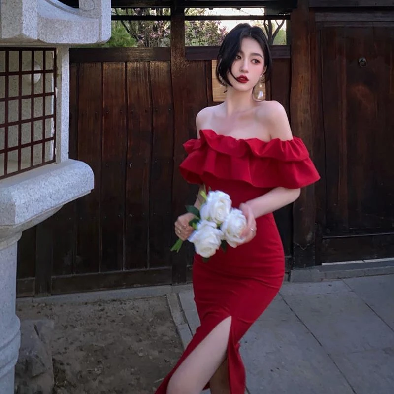 一字肩连衣裙女夏荷叶边设计感红色礼服长裙复古法式收腰开叉裙子