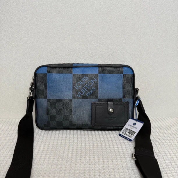 95新 LouisVuitton/路易威登  5877/时尚男士芯片款蓝棋盘格相机