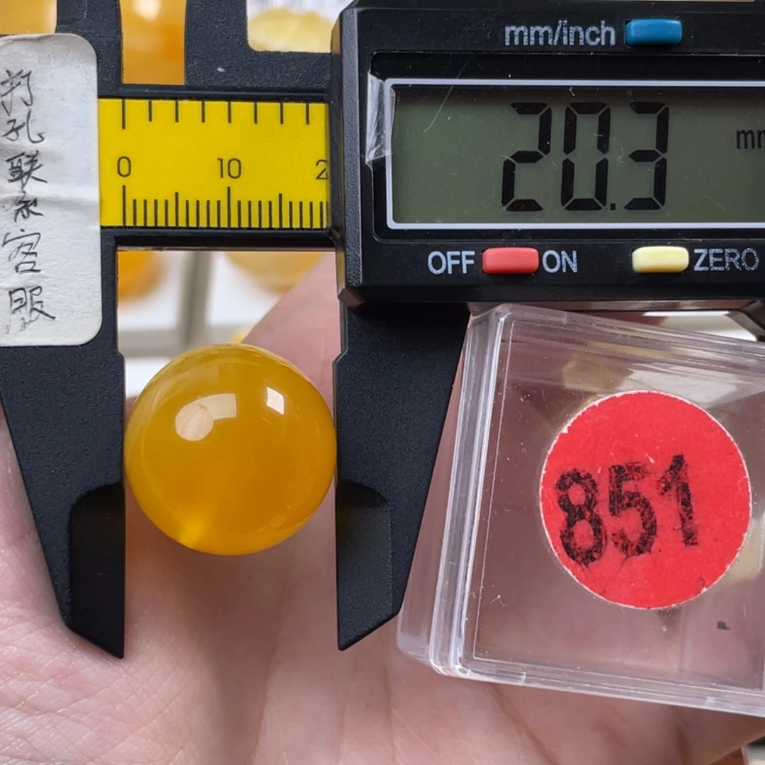 蜜蜡未镶嵌珠宝奇石