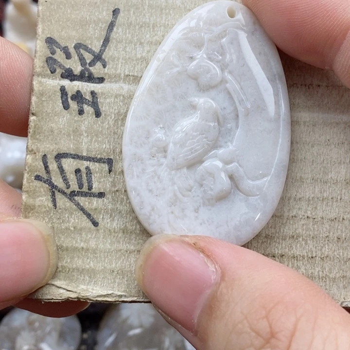 颈饰未镶嵌硅化珊瑚（珊瑚玉）竹***声