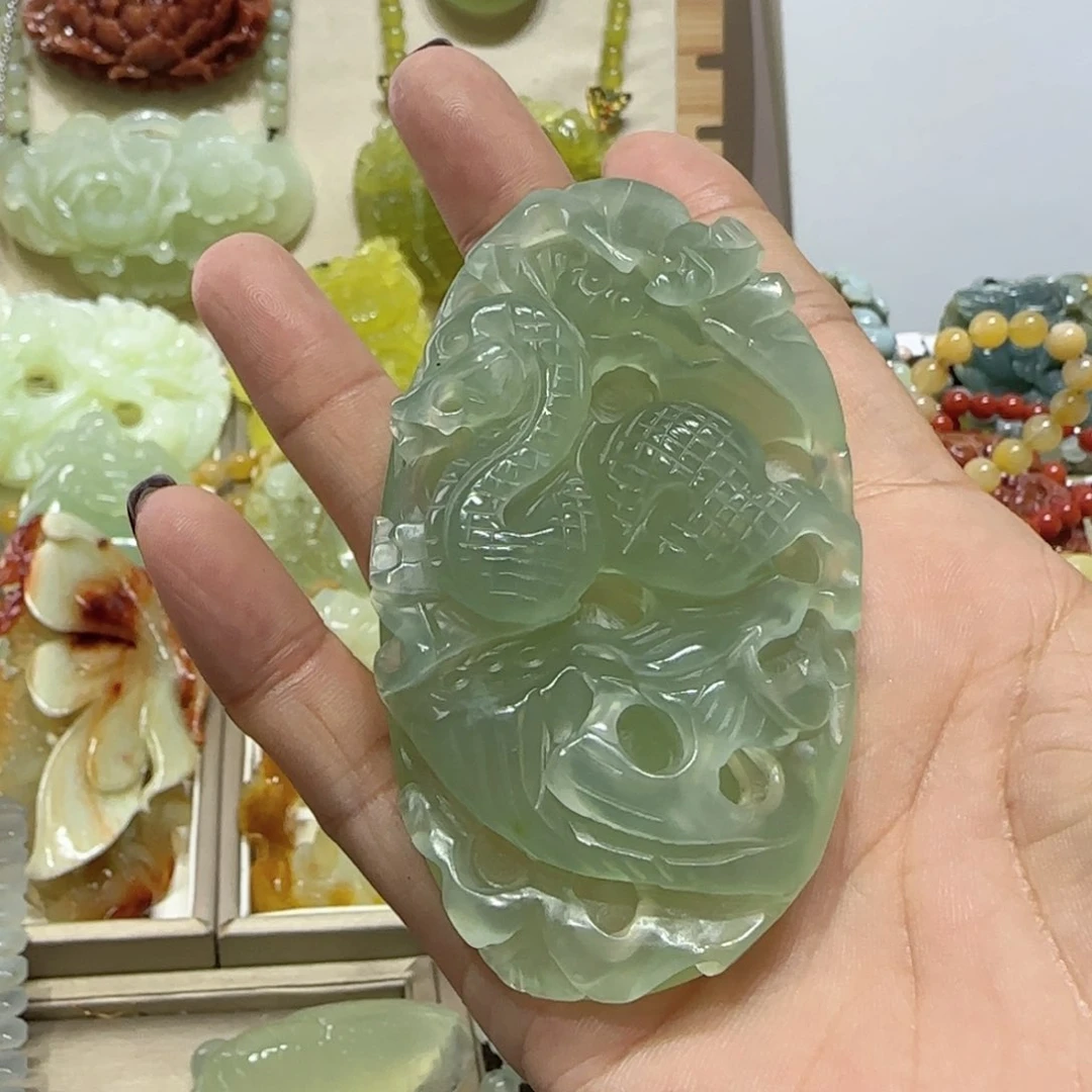 未镶嵌蛇纹石玉吊坠