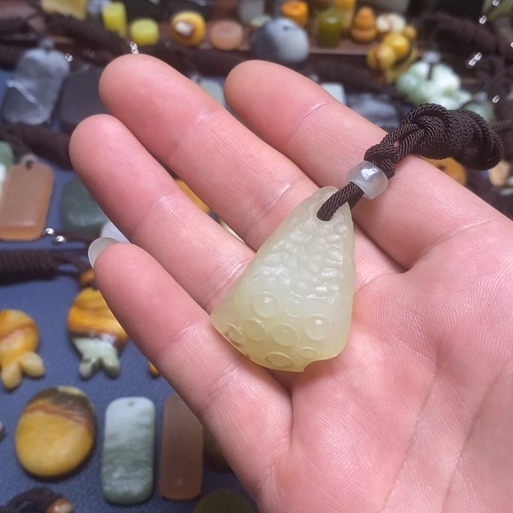 未镶嵌蛇纹石玉颈饰