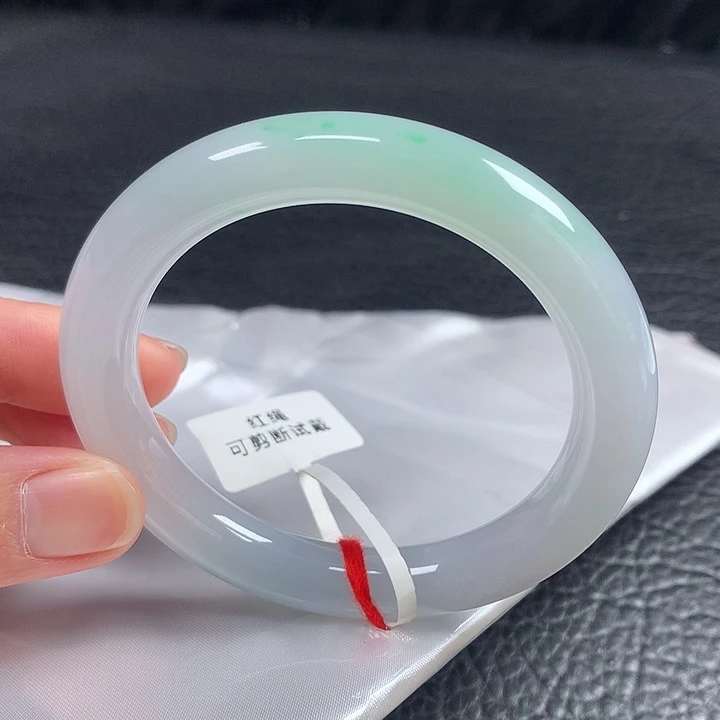 翡翠未镶嵌手镯（圆镯）