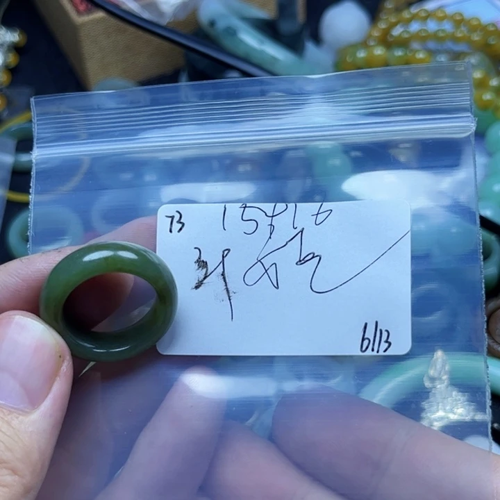 娅***翡翠戒指未镶嵌翡翠