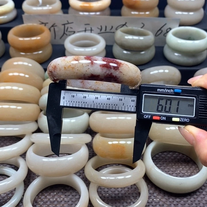 石英岩玉手镯未镶嵌