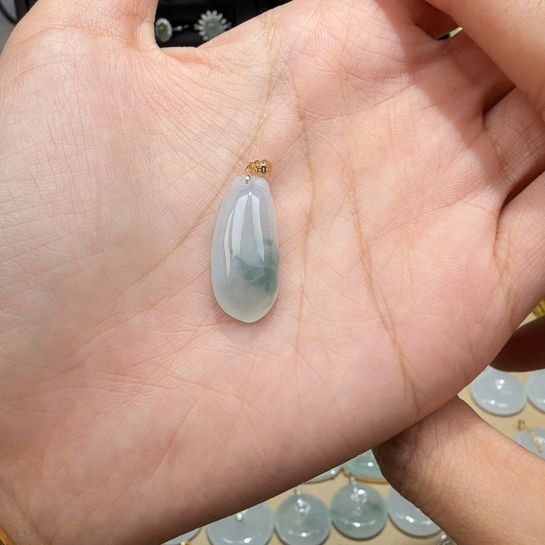 C***e翡翠18K金镶嵌颈饰