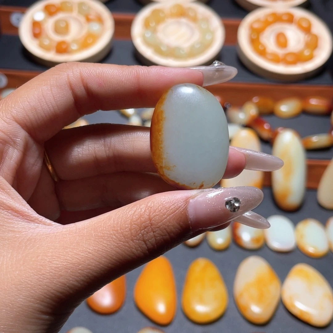 和田玉（糖玉）未镶嵌颈饰酒*头