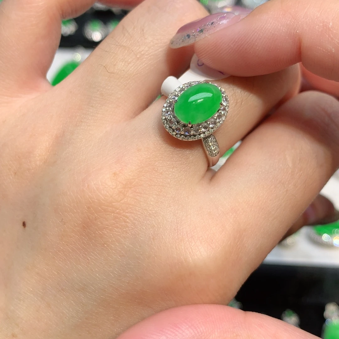 18K金镶嵌戒指翡翠戒指