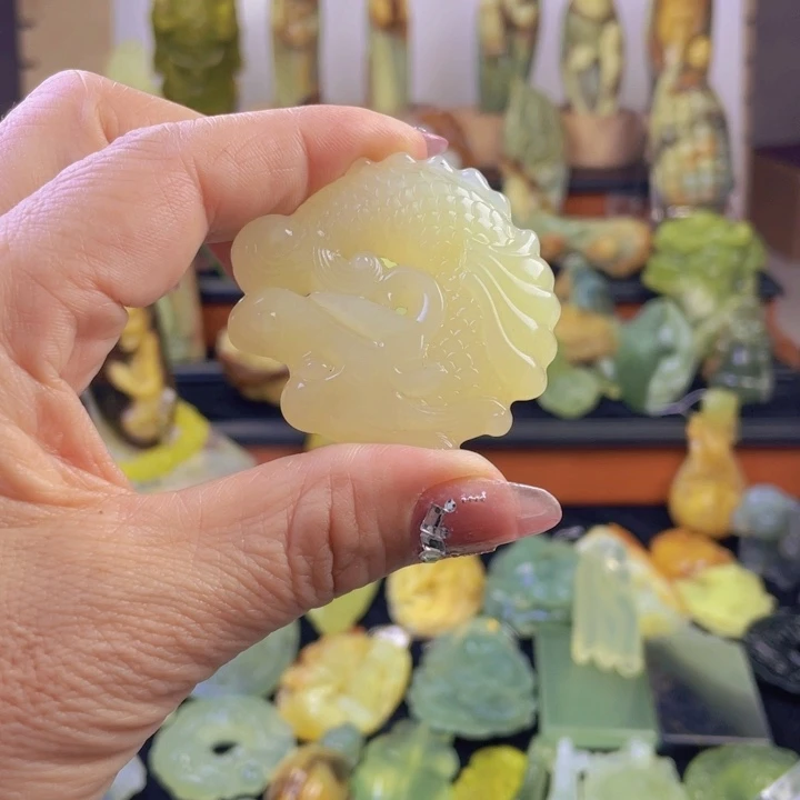 蛇纹石玉颈饰合金泽*