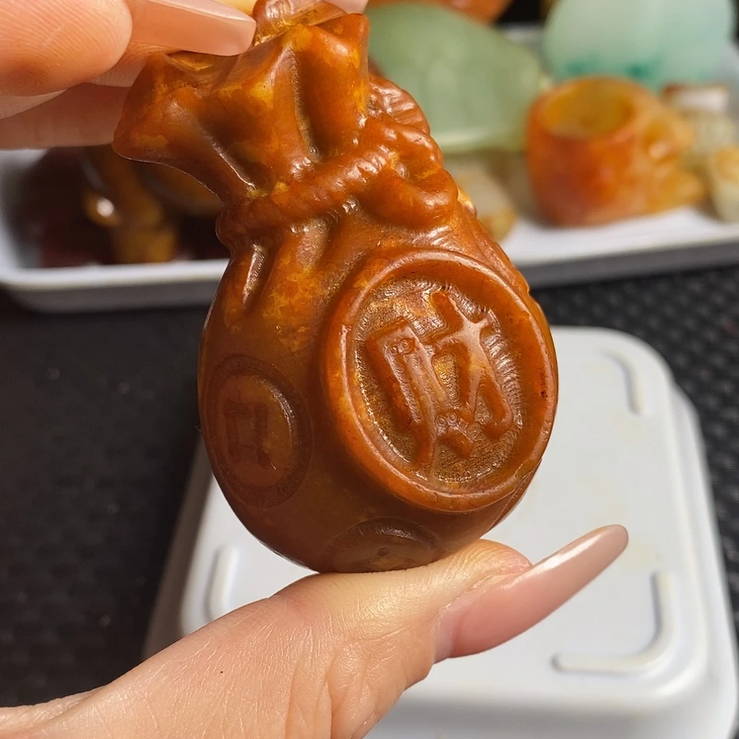 岫岩老玉（透闪石质玉）未镶嵌珠宝奇石