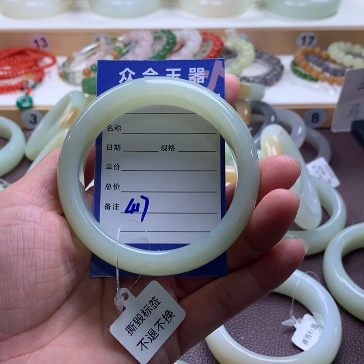 和田玉未镶嵌手镯60