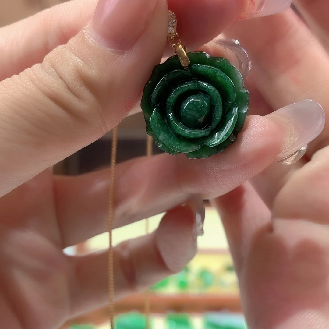 永***恒翡翠未镶嵌颈饰翡翠