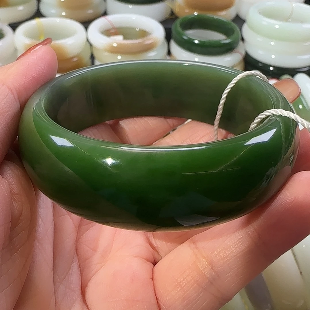 和田玉（碧玉）未镶嵌手镯