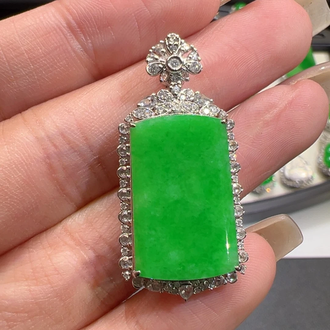 翡翠18K金镶嵌颈饰收到货48小时鉴赏期