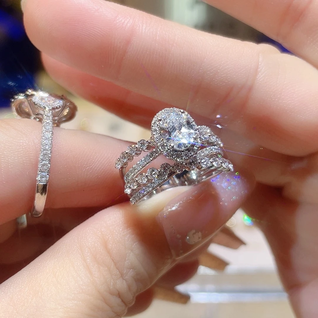 实验室培育钻石18K金镶嵌0.74D-E/VS，14