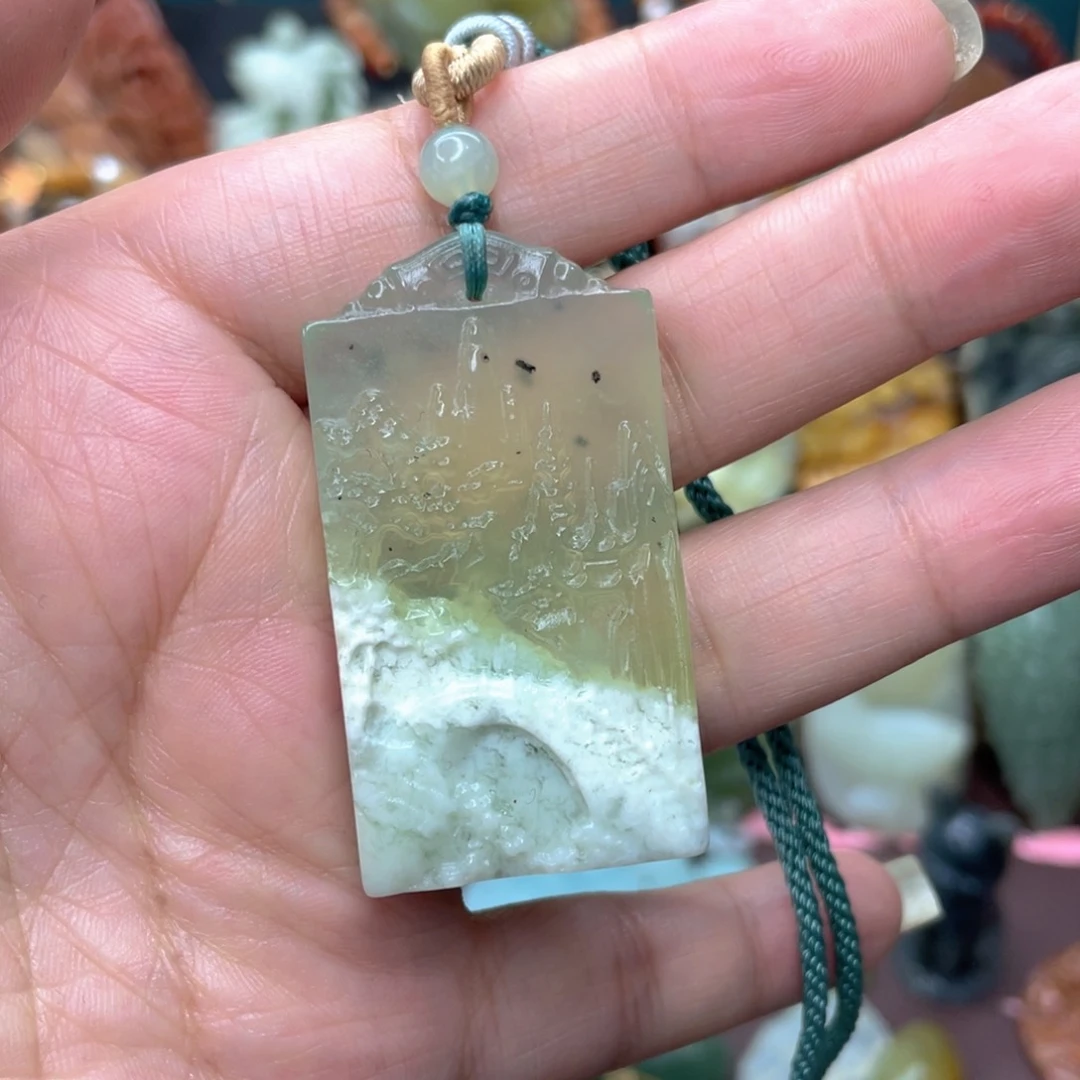 蛇纹石玉颈饰未镶嵌