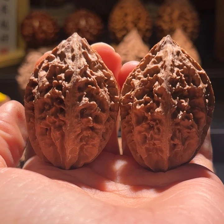 文玩核桃吊坠珊瑚柳叶30