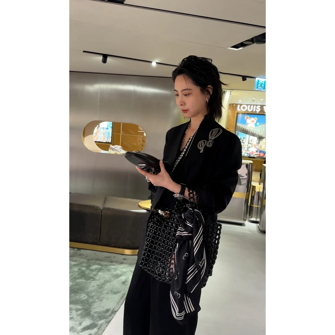 莎莎【热气球】欧若风时尚舒适羊毛刺绣西服030363
