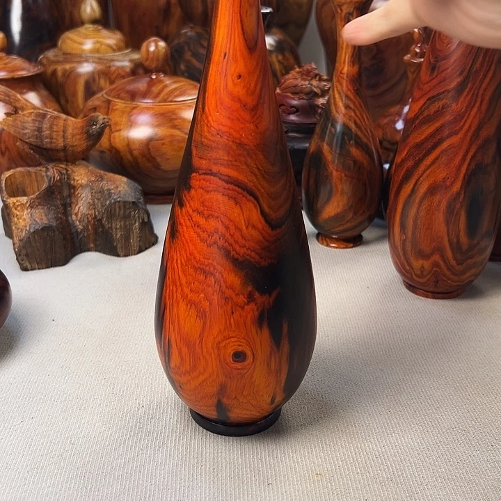 七老挝大红酸枝花瓶一个